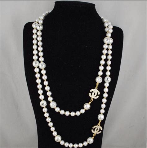 chanel pearl charm necklace